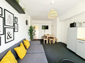 Spacious Apt for 8 in great location